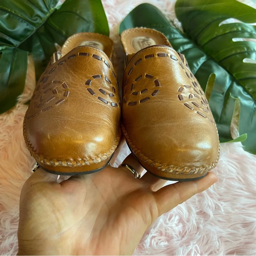 Clarks Artisan Collection Tan Brown Leather Slip On Wedge Clogs Mules Sz 9.5 M